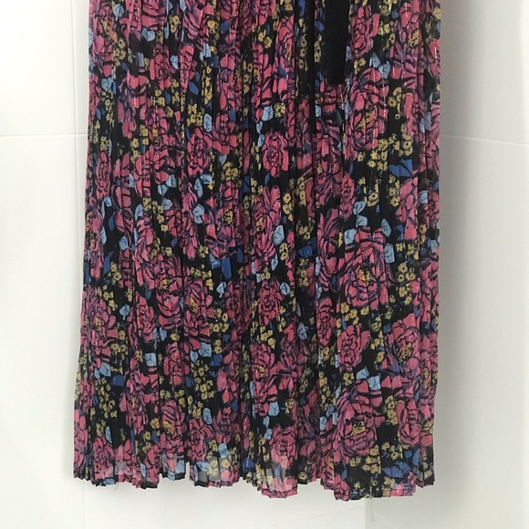 ModCloth Sleeveless Floral Faux Wrap Dress - Picture 5 of 10